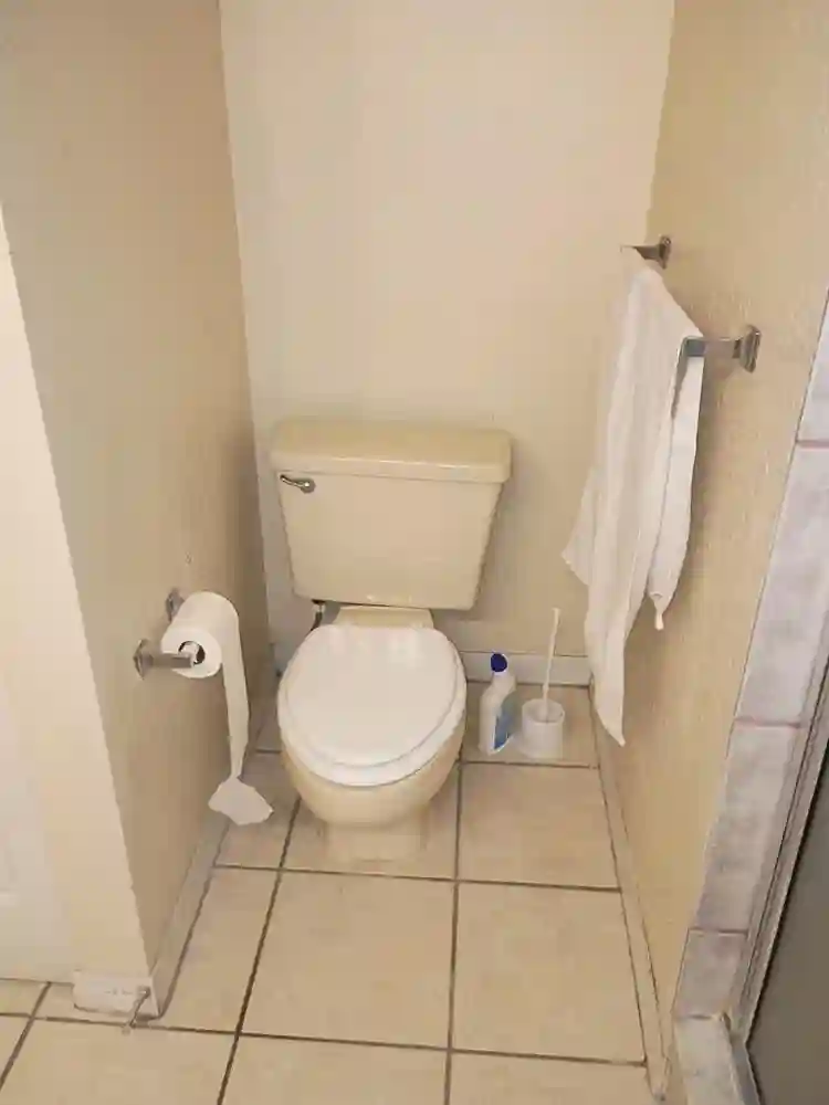 Spacious 1 Bedroom in Townhouse