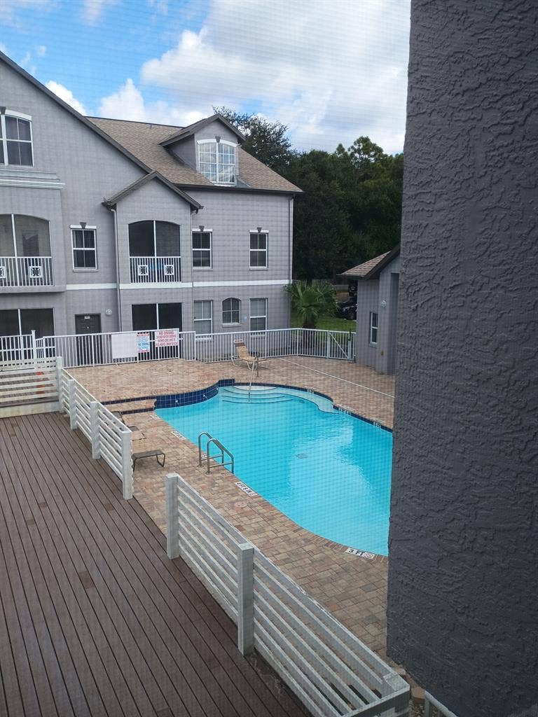 Spacious 1 Bedroom in Townhouse