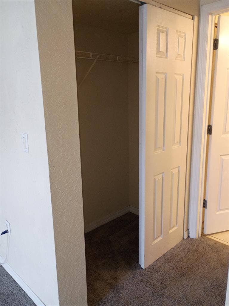 Spacious 1 Bedroom in Townhouse