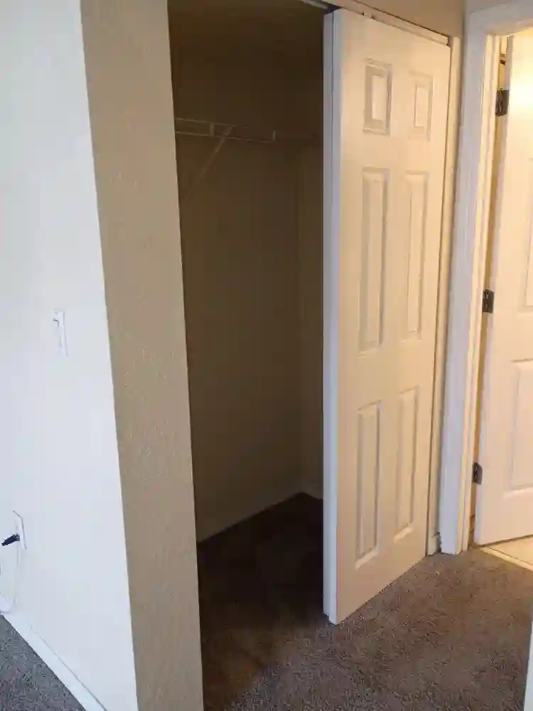 Spacious 1 Bedroom in Townhouse