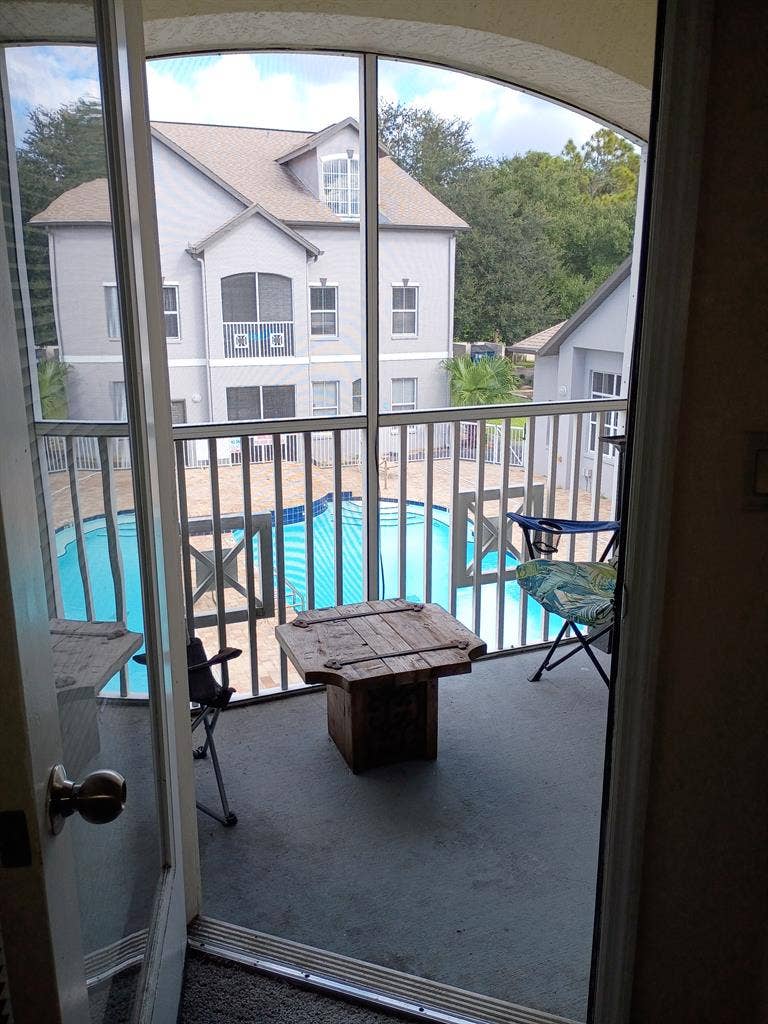 Spacious 1 Bedroom in Townhouse