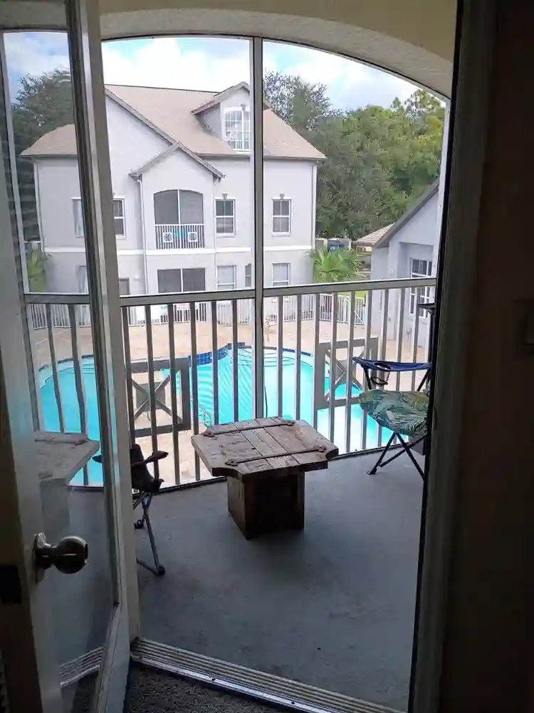Spacious 1 Bedroom in Townhouse