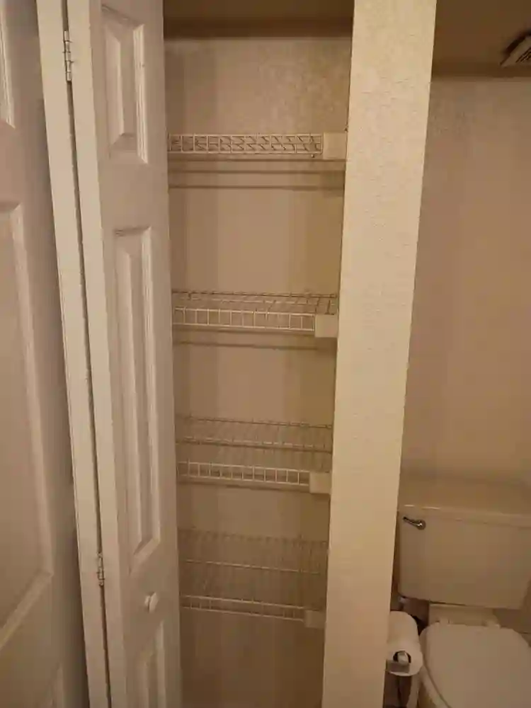 Spacious 1 Bedroom in Townhouse