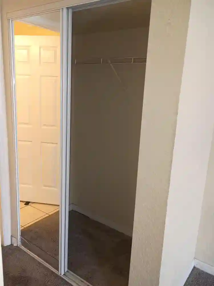 Spacious 1 Bedroom in Townhouse