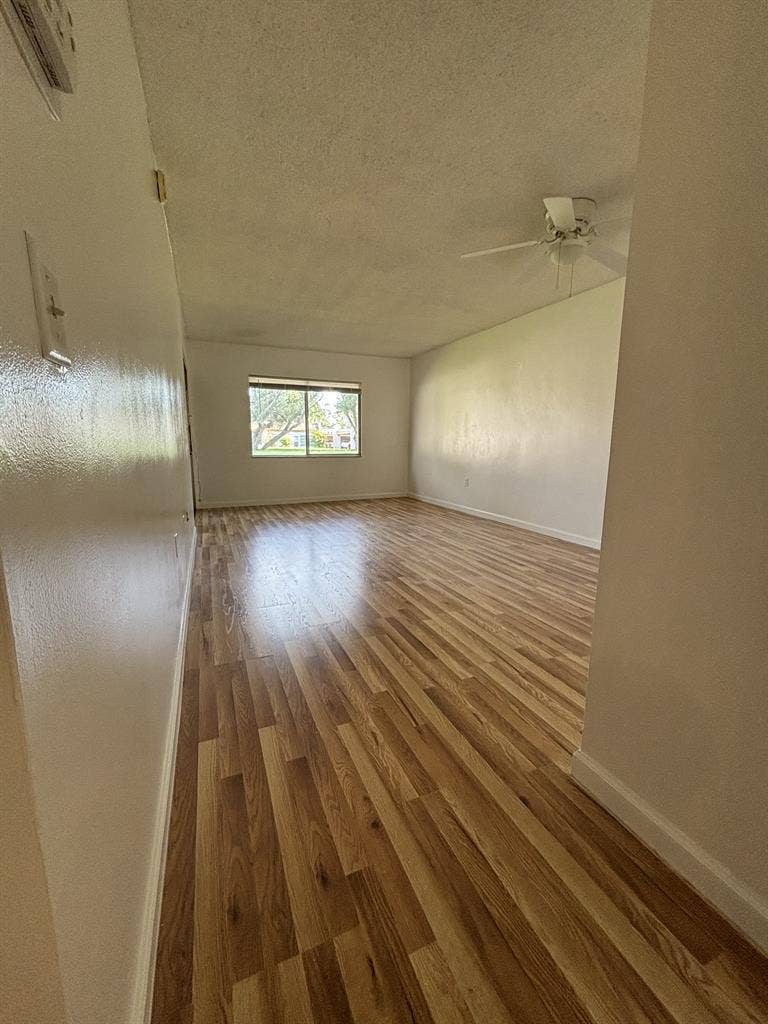 Snowbirds furnished or 1 year lease