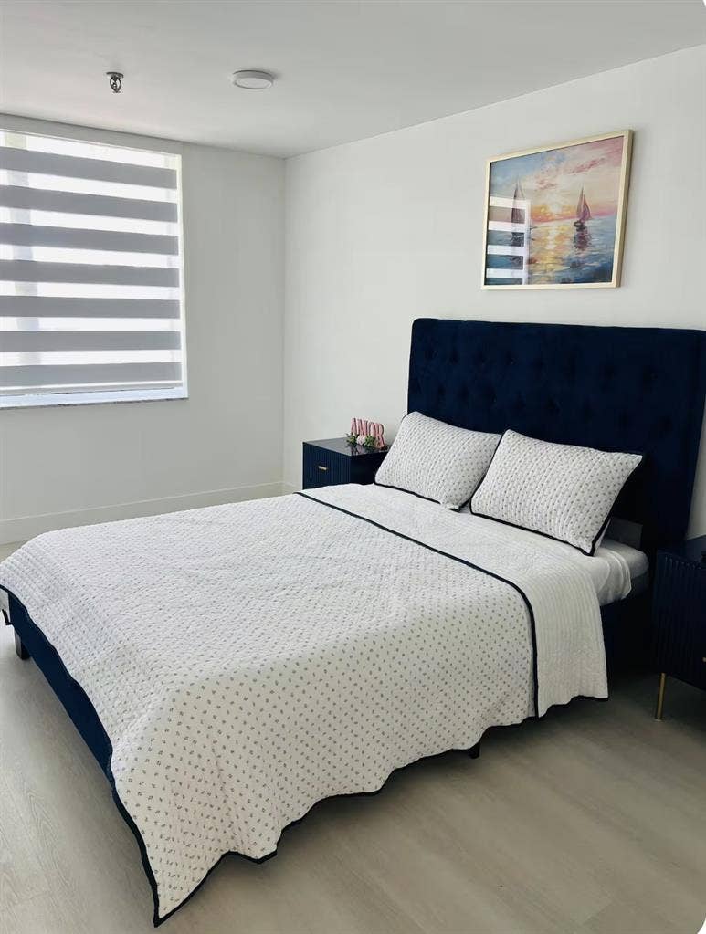 Habitación amoblada y baño privado
