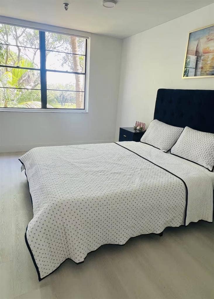 Habitación amoblada y baño privado