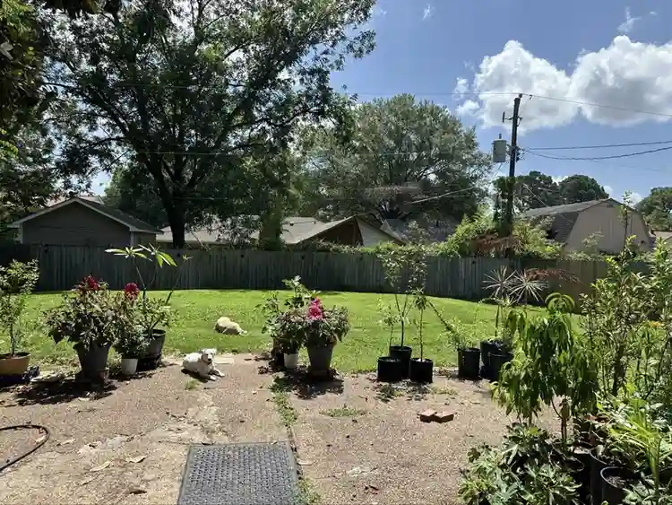 Bedroom in quiet neighborhood