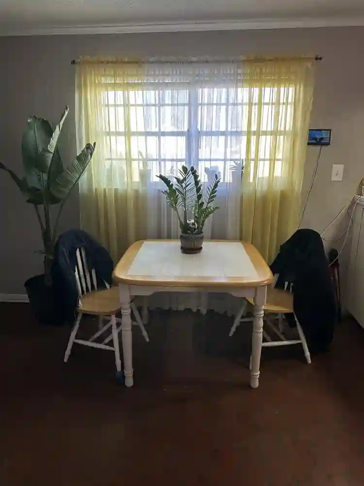 Bedroom in quiet neighborhood