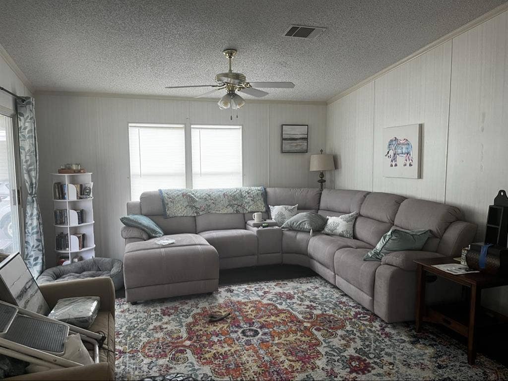 Room for single woman
