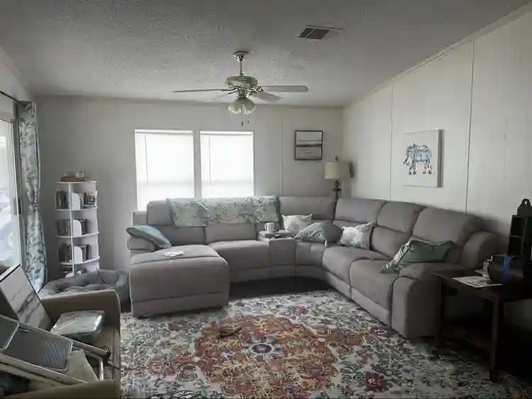 Room for single woman