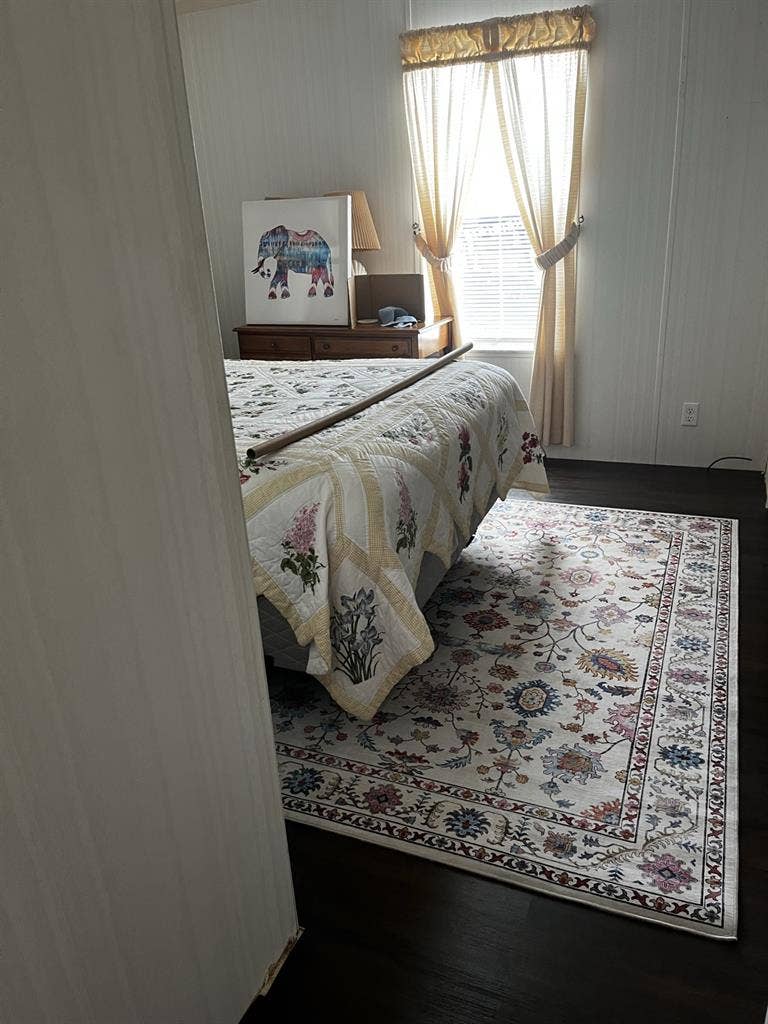 Room for single woman
