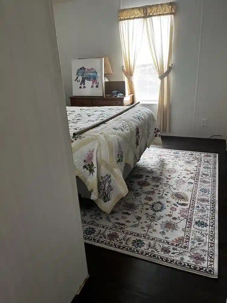 Room for single woman