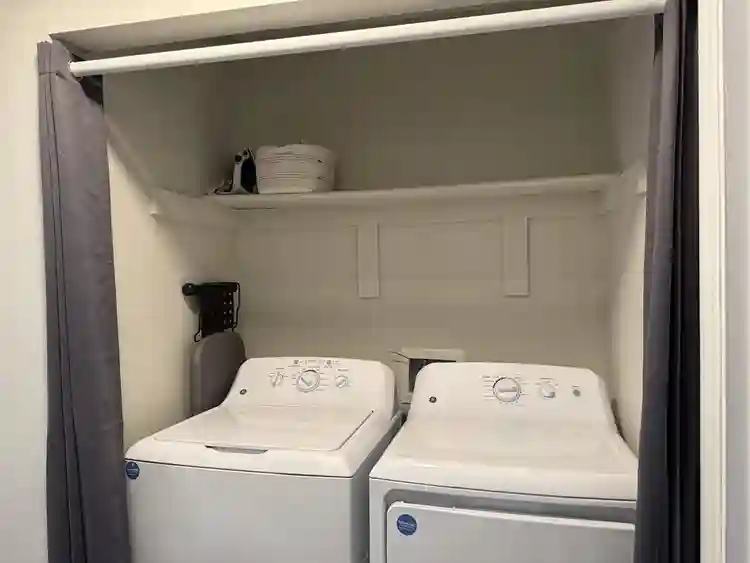 2BD/1BA Near Caromont for $1095+!