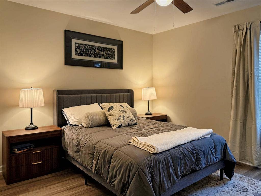 2BD/1BA Near Caromont for $1095+!
