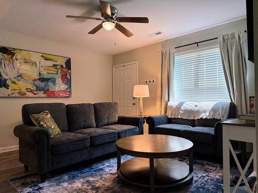 2BD/1BA Near Caromont for $1095+!