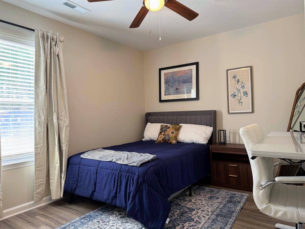 2BD/1BA Near Caromont for $1095+!