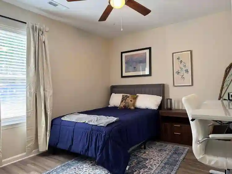 2BD/1BA Near Caromont for $1095+!