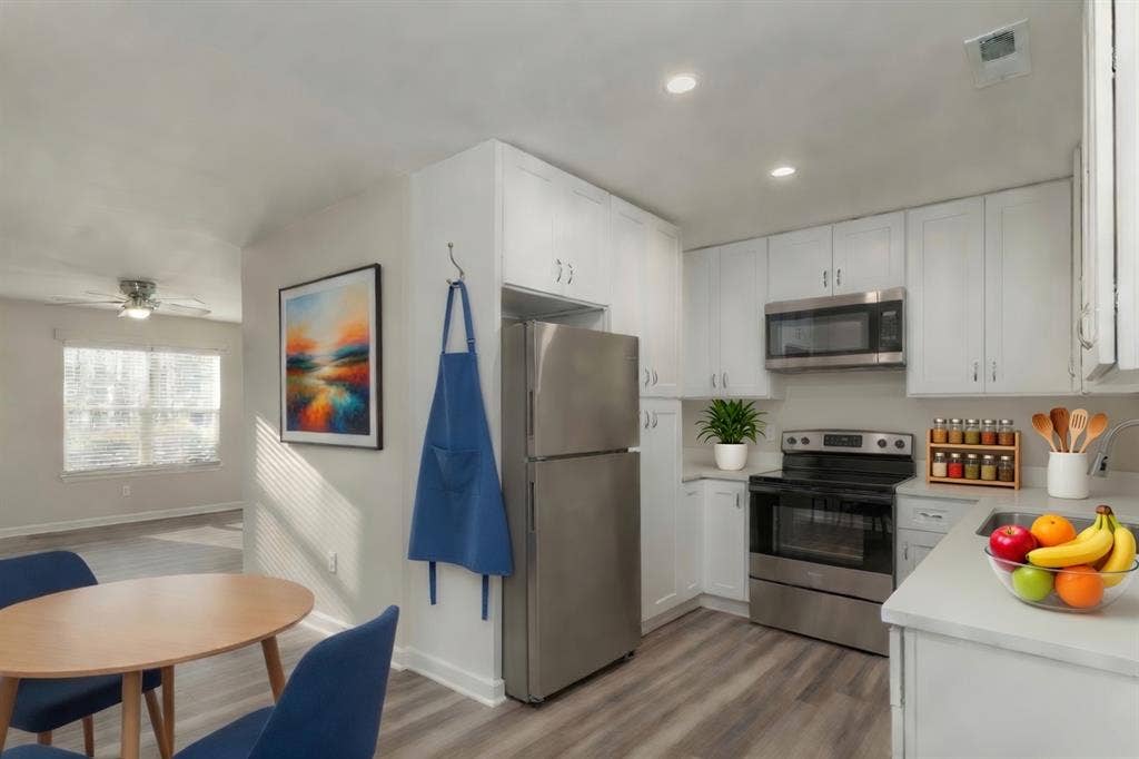 2BD/1BA Near Caromont for $1095+!