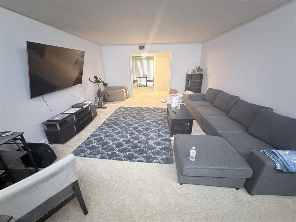 Private Room & Bath W Util - $800/m