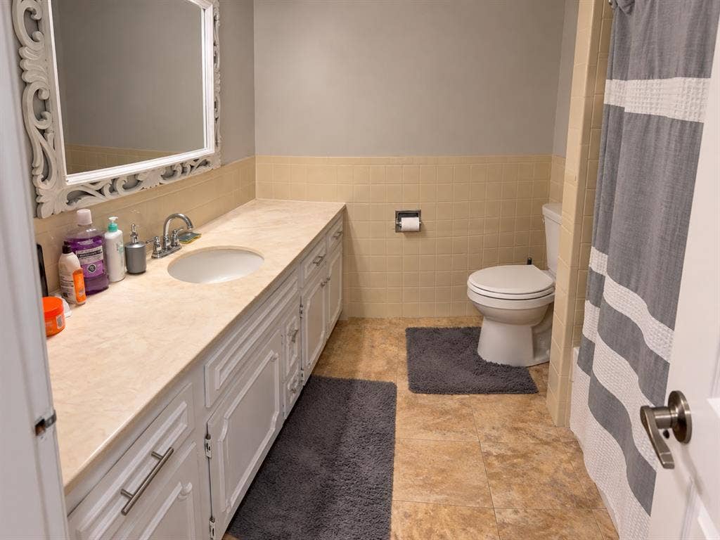 Private Room & Bath W Util - $800/m