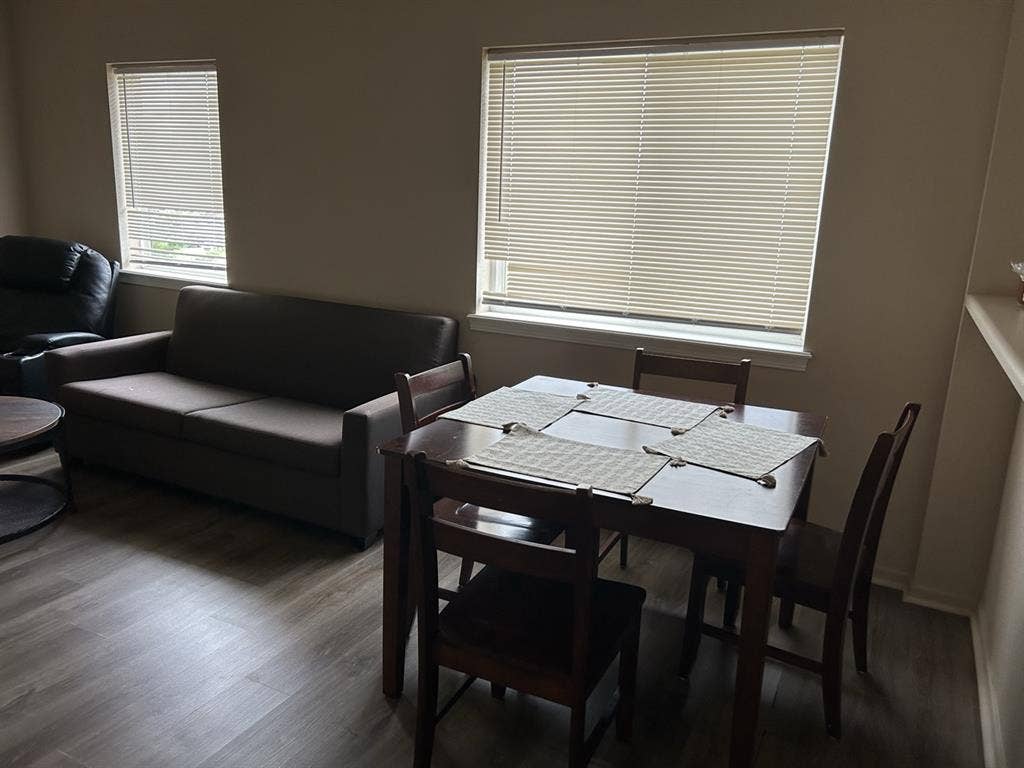 LOOKING FOR FEMALE ROOMMATE