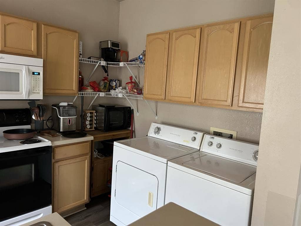 LOOKING FOR FEMALE ROOMMATE