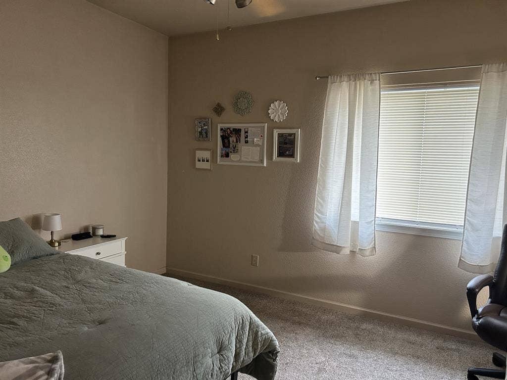 LOOKING FOR FEMALE ROOMMATE