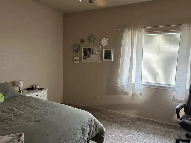 LOOKING FOR FEMALE ROOMMATE