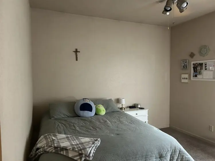 LOOKING FOR FEMALE ROOMMATE
