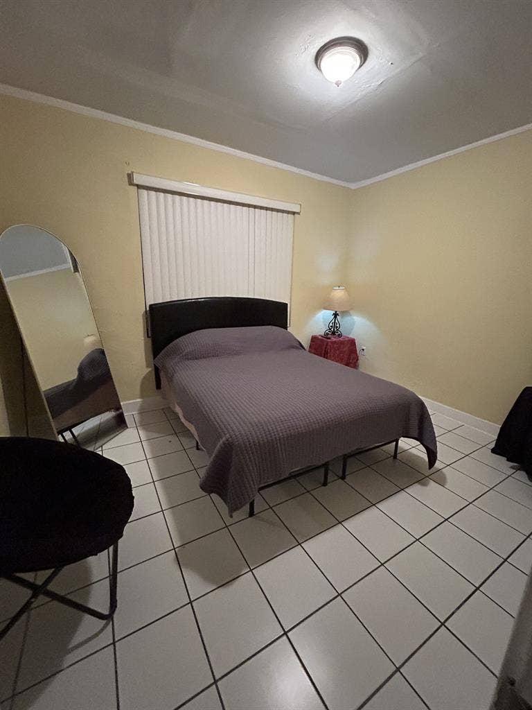 Master Room 5 min to Brickell