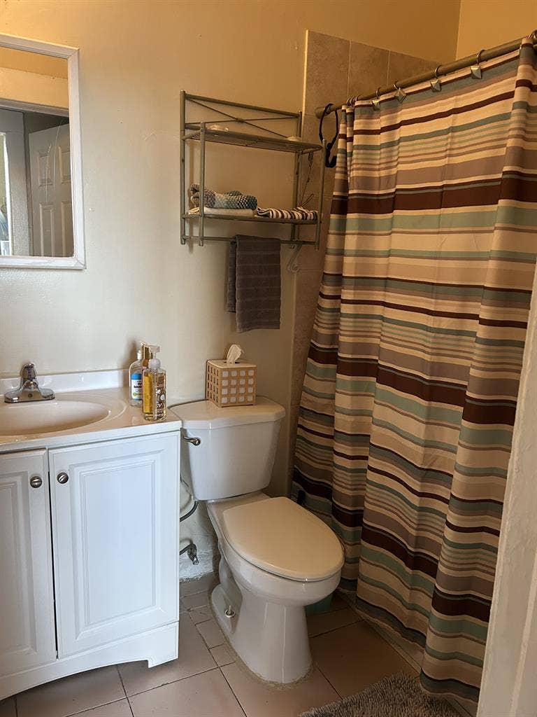Master Room 5 min to Brickell