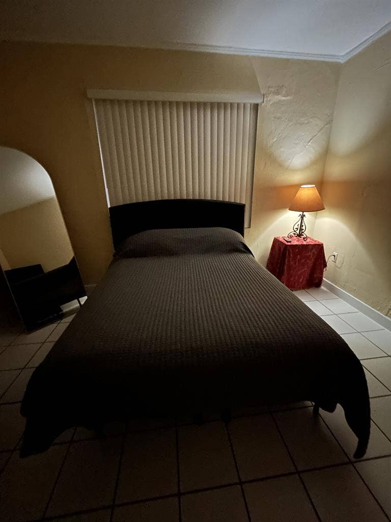 Master Room 5 min to Brickell