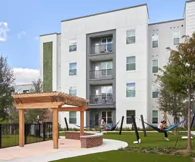 SPRING 2027 SUBLEASE AVAILABLE