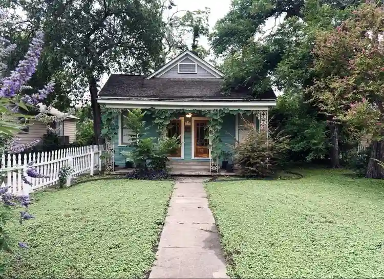 Renting bedroom w private bathroom