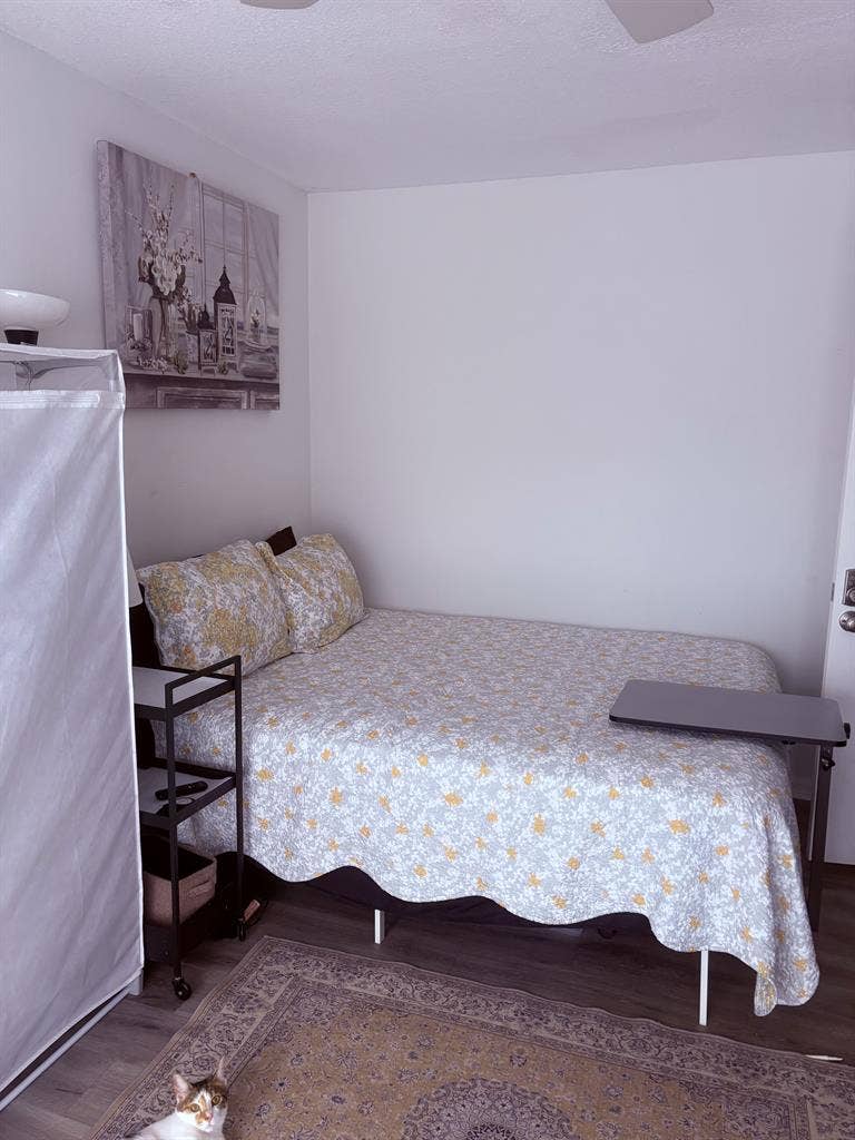 Sunrise Large room for rent
