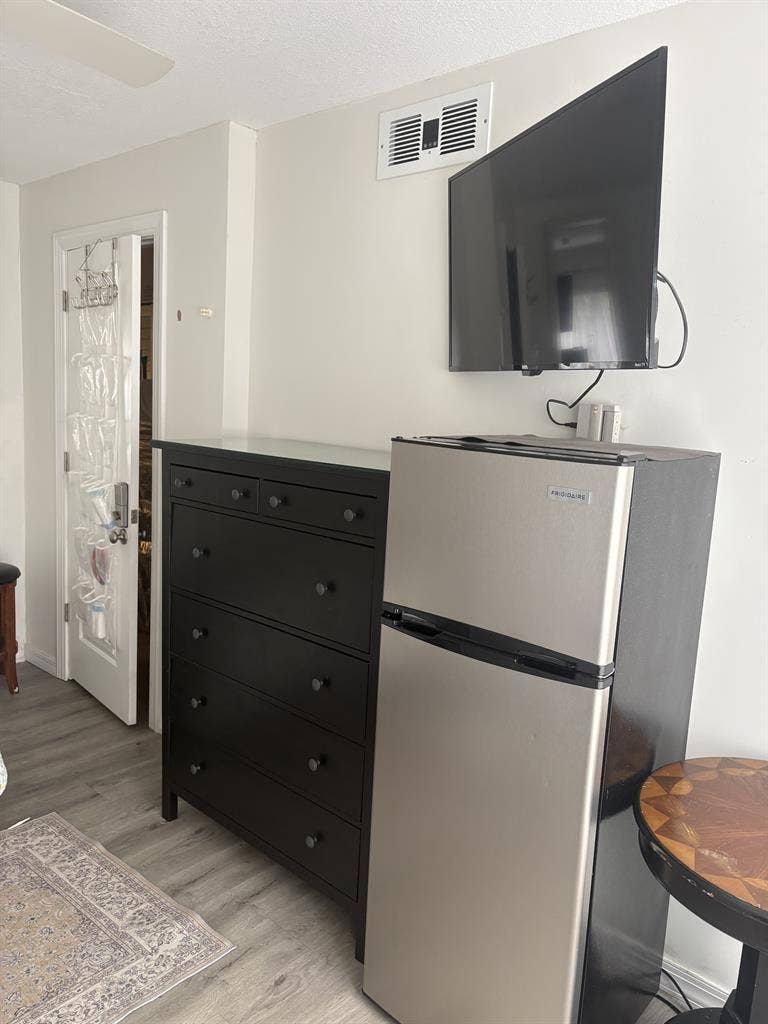 Sunrise Large room for rent