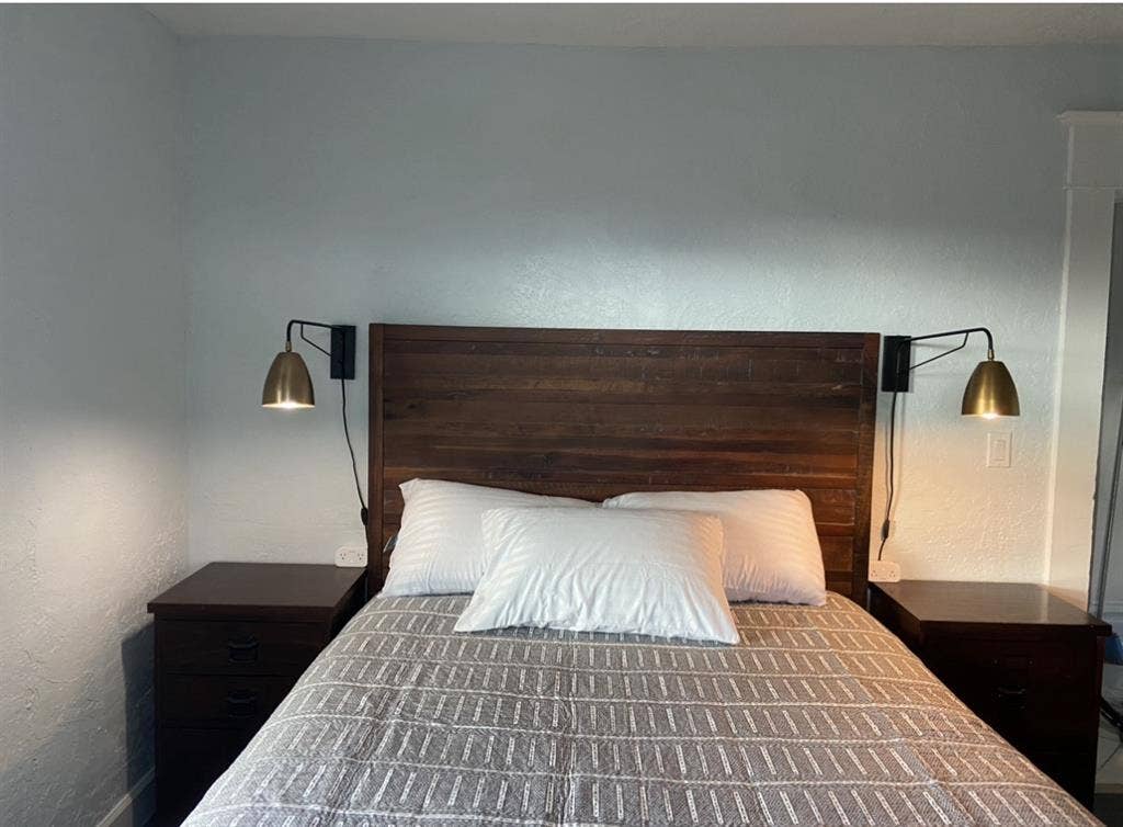 Looking for 1 roommate
