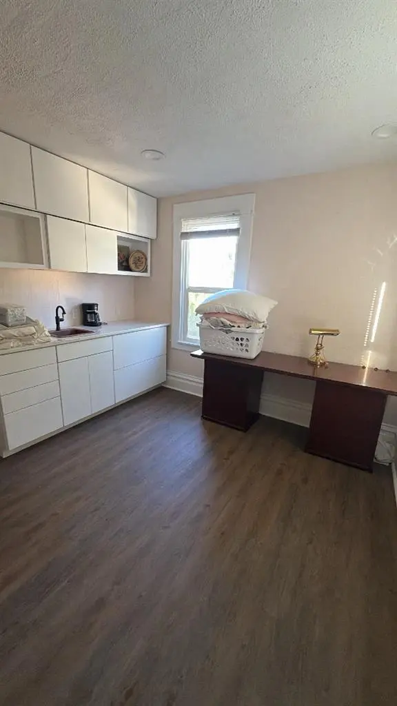 Looking for 1 roommate