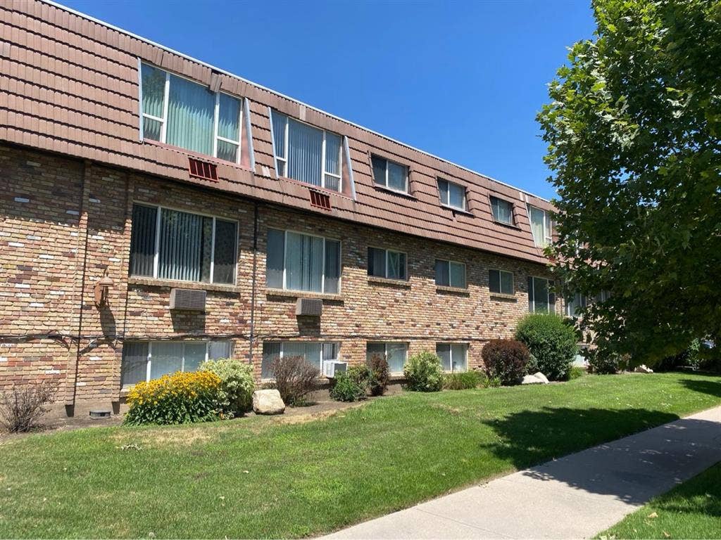 Looking for Roommate! (700/month)