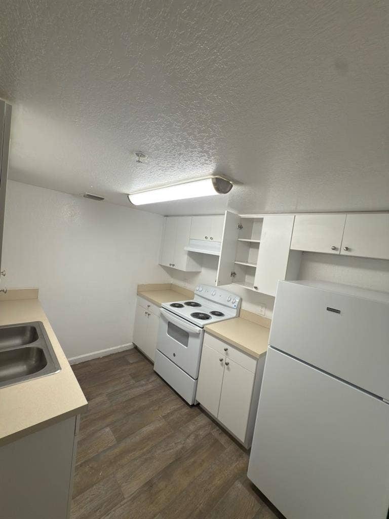 Private Bed & Bathroom (Furnished)