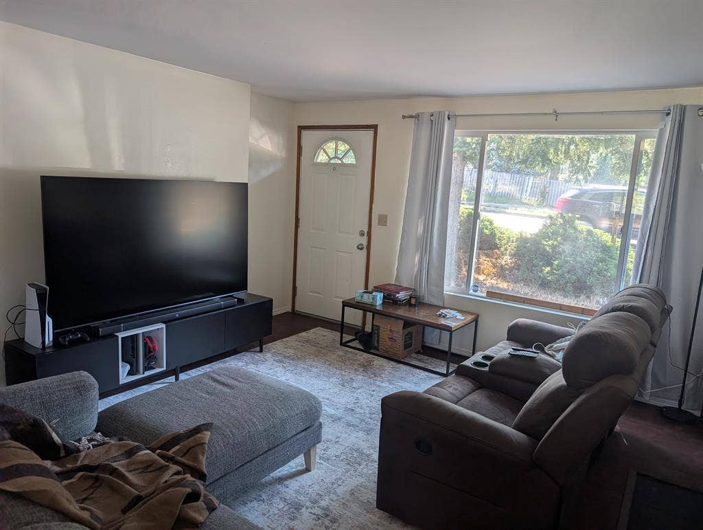 Private bath and big yard in Auburn