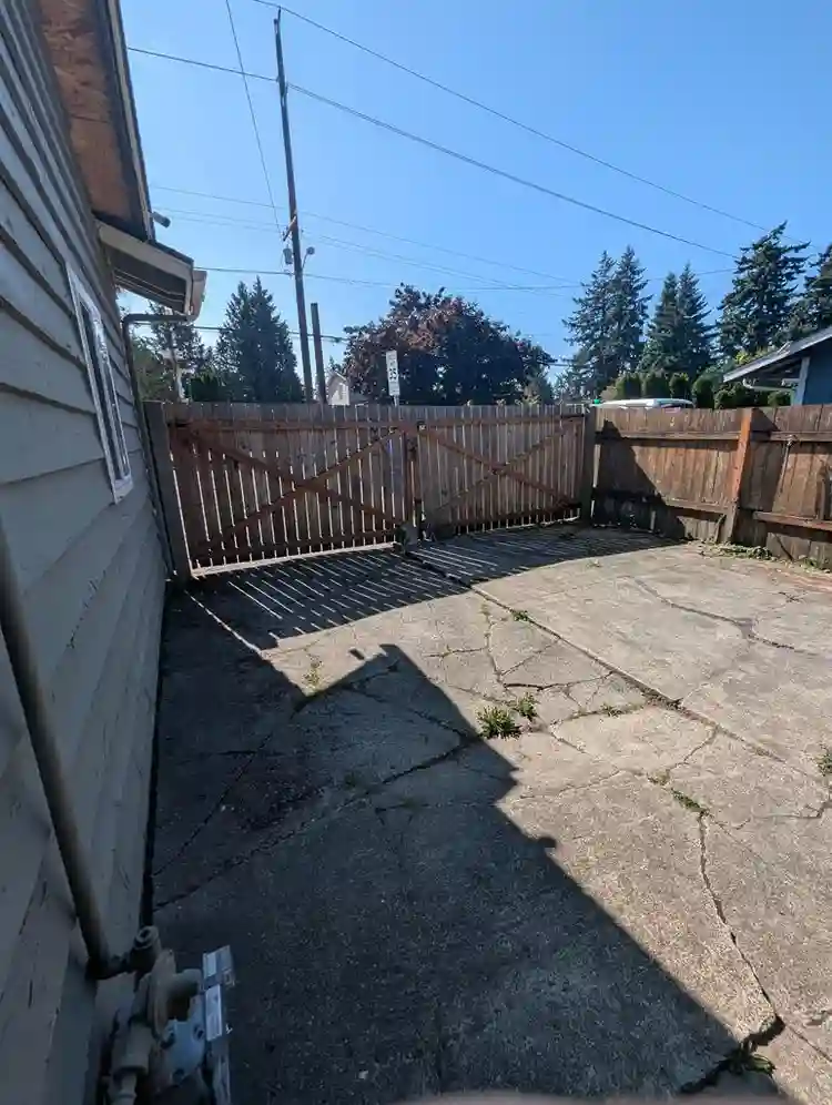 Private bath and big yard in Auburn