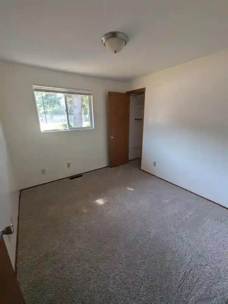 Private bath and big yard in Auburn