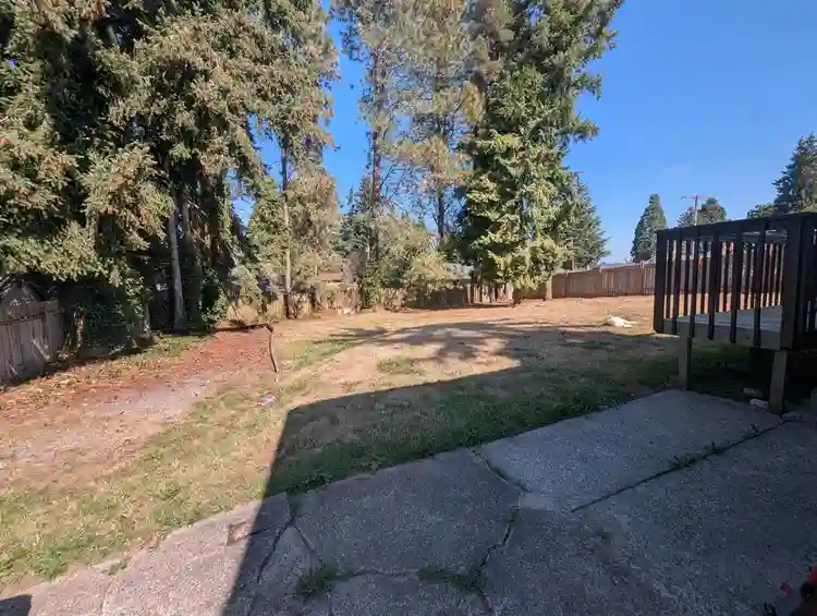 Private bath and big yard in Auburn