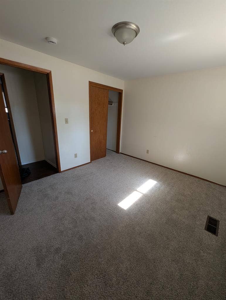 Private bath and big yard in Auburn