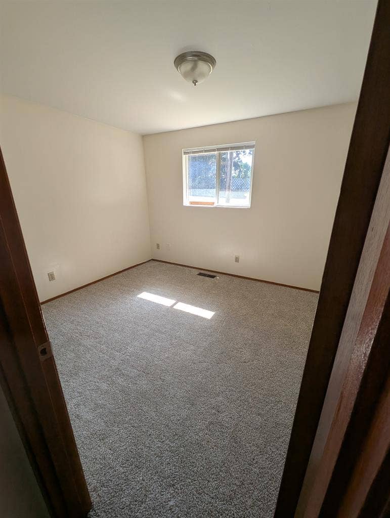 Private bath and big yard in Auburn