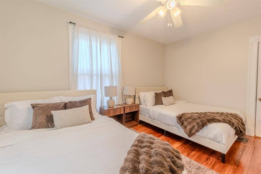 4-BEDROOM, 1-BATH APARTMENT
