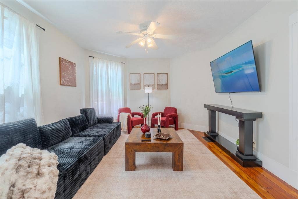 4-BEDROOM, 1-BATH APARTMENT