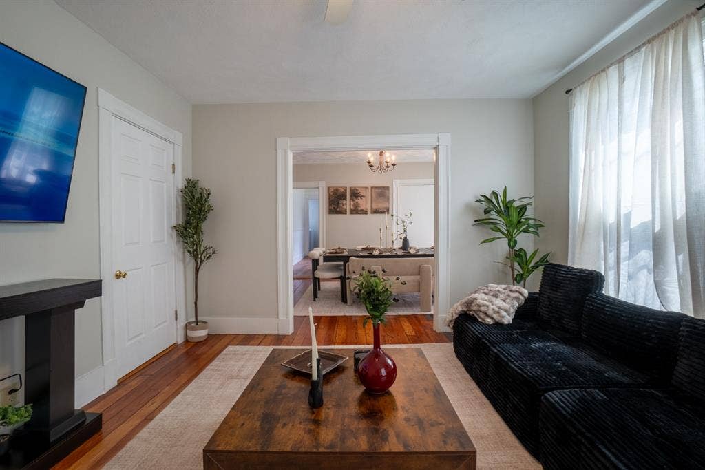 4-BEDROOM, 1-BATH APARTMENT
